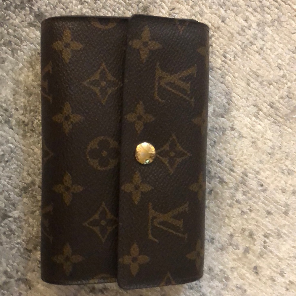 Louis Vuitton compact Sarah wallet